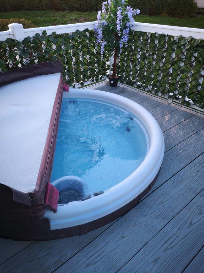 Hot Tub Hols 61 Kingfisher Court Hotel Татершал Екстериор снимка